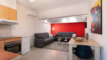 Comfort Apartment | Private kitchen | Fridge, microwave, oven, stovetop