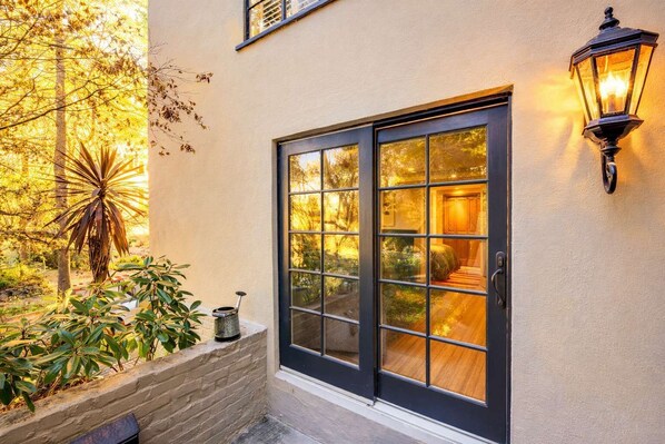 Unclassified image, 1 of 15, button