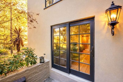 Aesthetically Elegant Downstairs Unit in Oakland