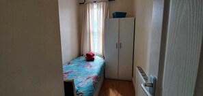 House | 4 bedrooms, iron/ironing board, free WiFi, bed sheets