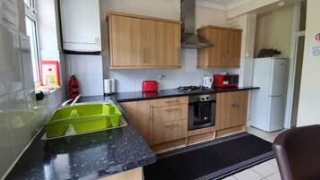 House | Private kitchen | Fridge, microwave, oven, stovetop