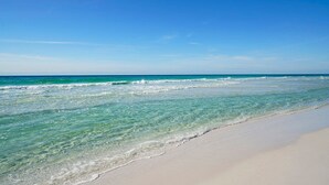 På stranden