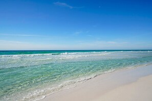 On the beach - Grandview 403 - 2-Story Beachfront Condo with Ocean Views, Direct Beach Access & Shared Pool (Miramar Beach)