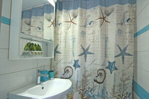 Comfort-Apartment | Badezimmer | Dusche, kostenlose Toilettenartikel, Haartrockner, Handtücher