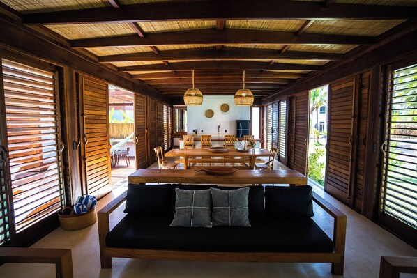 別墅, 2 間臥室, 私人泳池, 部分海景 | 起居區 | 平面電視