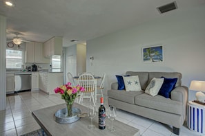 Condo, Multiple Beds (Jamaica Royale - 49) | Living room