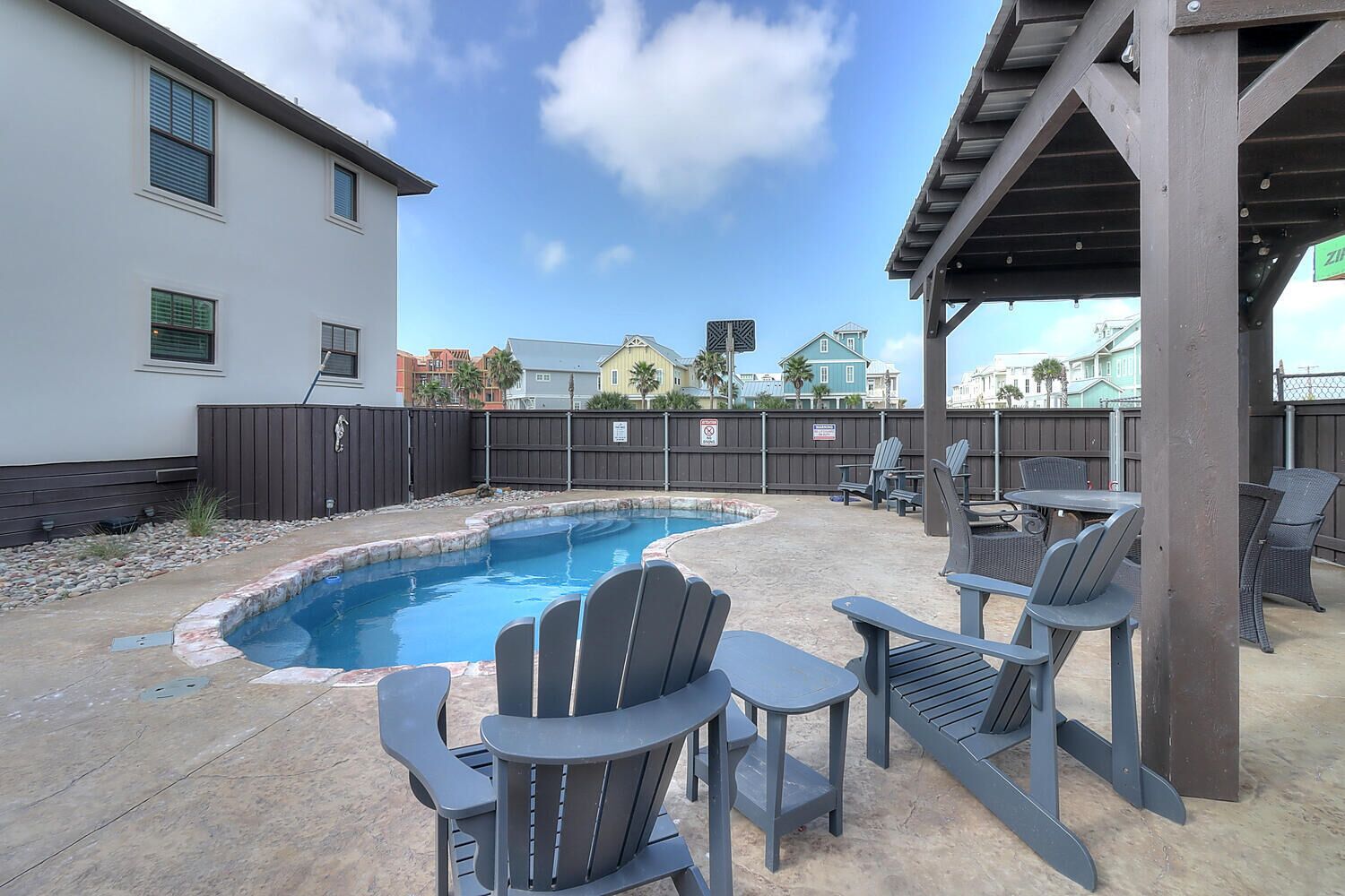 Sleeps 10, Private Pool!