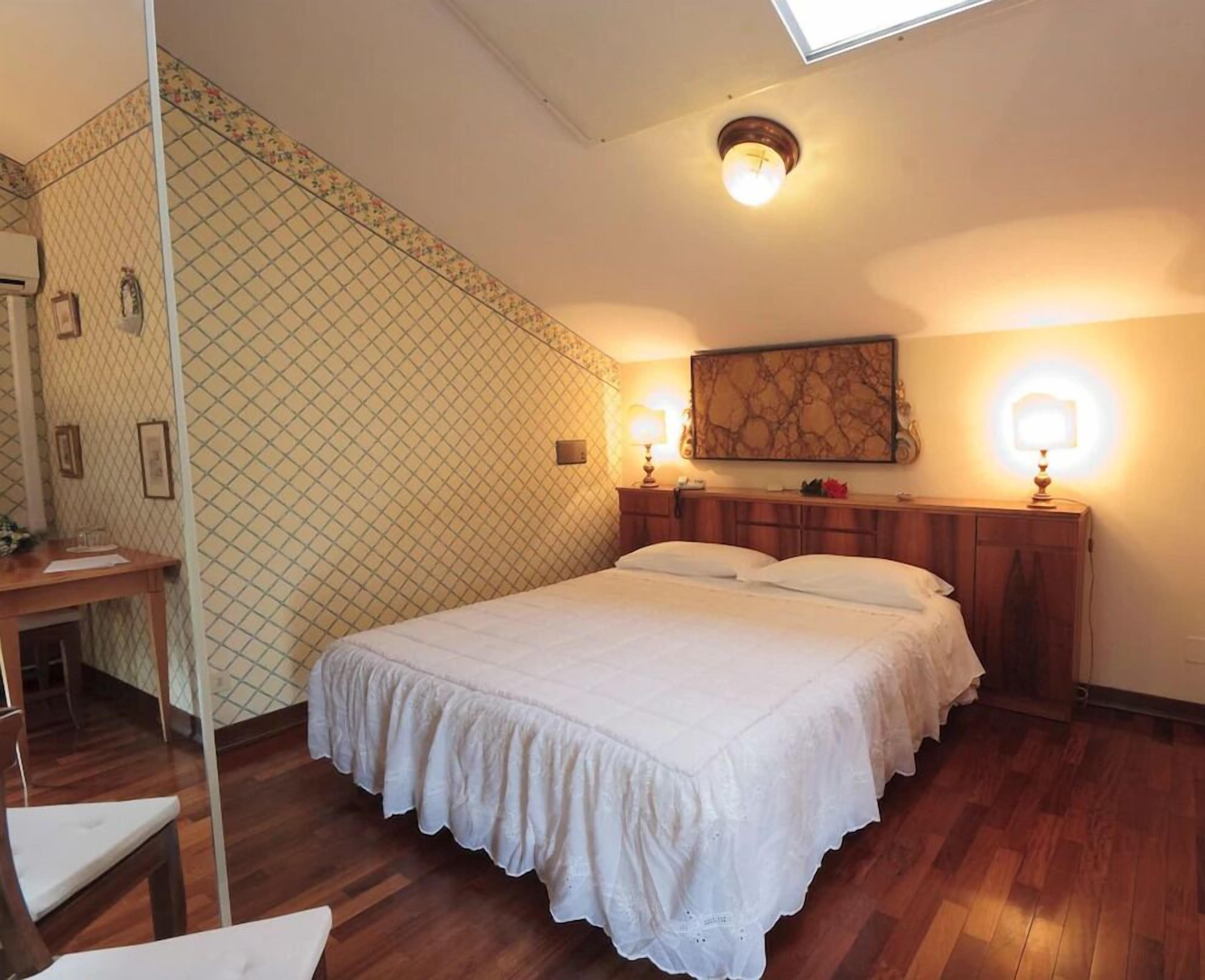 Phòng đôi | Két bảo mật tại phòng, bàn, nôi (giường cho trẻ sơ sinh) miễn phí 