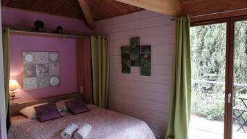 1 slaapkamer, een strijkplank/strijkijzer, wifi, beddengoed