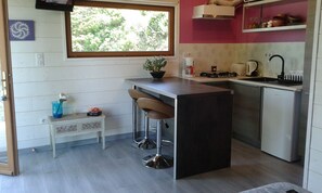 Fridge, oven, coffee/tea maker, electric kettle - JOLI CHALET ZEN in LAGRASSE near CARCASSONNE (lagrasse)
