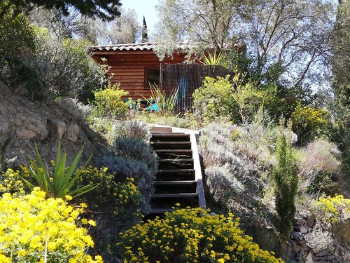 JOLI CHALET ZEN in LAGRASSE near CARCASSONNE