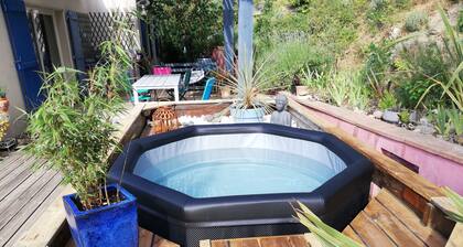 JOLI CHALET ZEN in LAGRASSE near CARCASSONNE