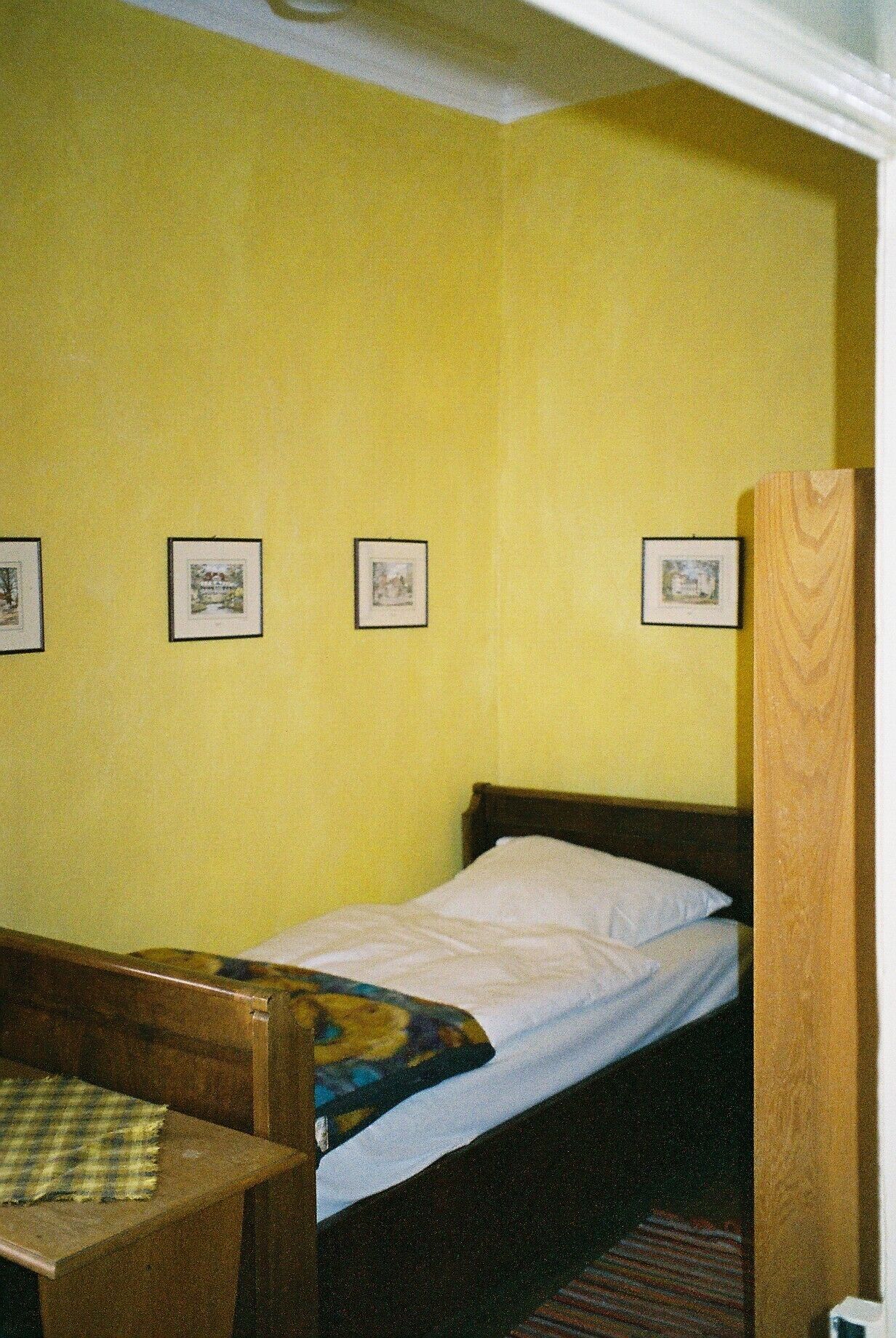 single room | 1 bedroom, bed sheets