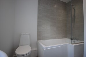 Studio | Bathroom - Studio 332 (Hull)