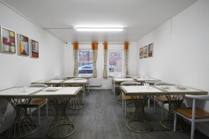 Free daily continental breakfast - OYO Greenleafe Hotel (London)