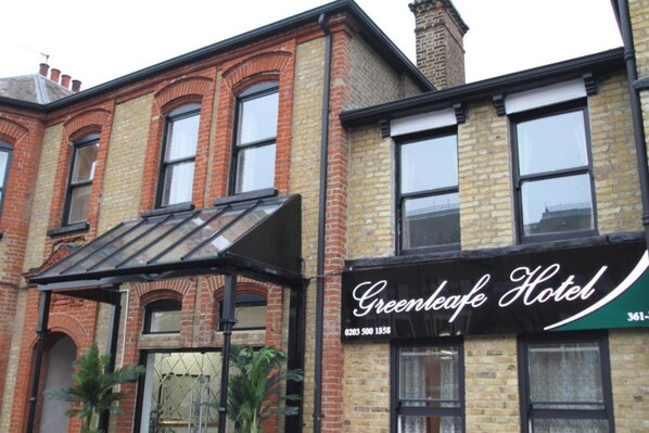 Exterior - OYO Greenleafe Hotel (London)