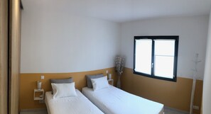 2 chambres, fer et planche à repasser, Wi-Fi, draps fournis