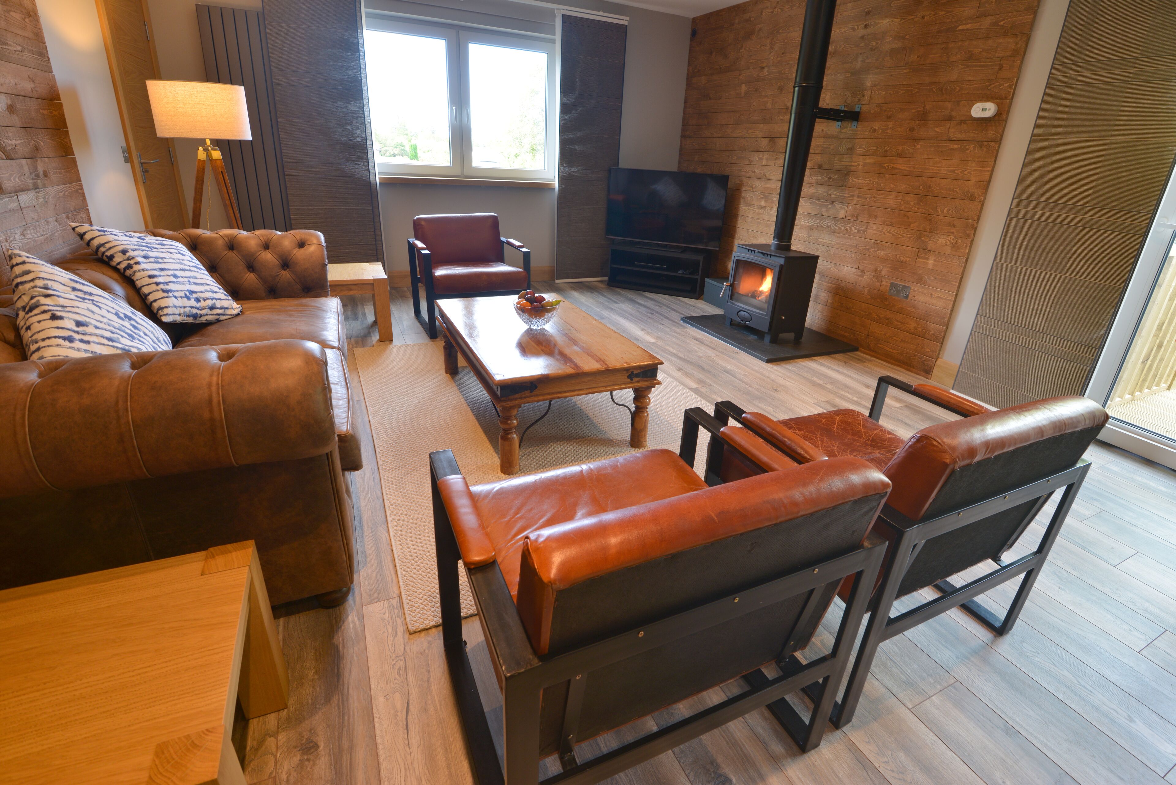 Deluxe Villa, 3 Bedrooms, Mountain View | Living area | 36-inch Smart TV with digital channels, TV