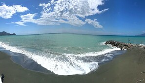 On the beach - Just 100 meters. from the beach and convenient shops (Lavagna)