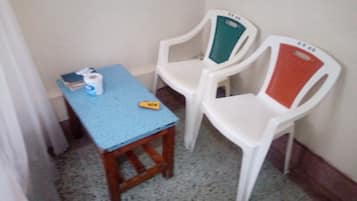 Chambre avec lits jumeaux | Bureau, Wi-Fi gratuit, draps fournis