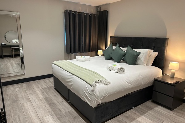 Ropa de cama de alta calidad y cortinas blackout