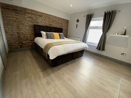 Deluxe Double or Twin Room | Premium bedding, blackout drapes, iron/ironing board, free WiFi