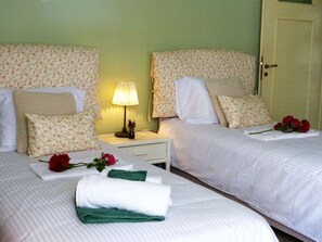 3 Schlafzimmer, Schreibtisch, schallisolierte Zimmer