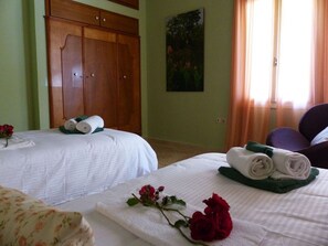 3 sovrum, skrivbord, ljudisolering och strykjärn/strykbräda