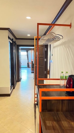 Superior Family | Cofres nos quartos, escrivaninha, espaço de trabalho para notebook