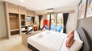 Phòng đôi, 1 giường cỡ king, có thể sử dụng hồ bơi, quang cảnh hồ bơi | Két bảo mật tại phòng, bàn, khu vực làm việc phù hợp cho laptop
