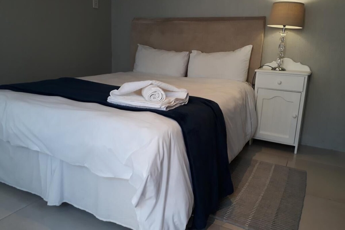 Double Room | Desk, free WiFi, bed sheets, wheelchair access