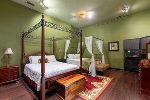 3 bedrooms, in-room safe, iron/ironing board, free WiFi - Easy access to Taylor Swift, Broadway, CMAs & more (Nashville)