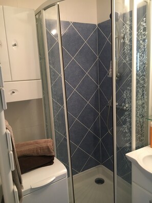 Toallas y papel de baño 