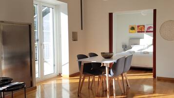 3 bedrooms, iron/ironing board, travel crib, free WiFi