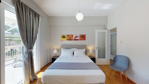 3 habitaciones, tabla de planchar con plancha y cuna de viaje 
