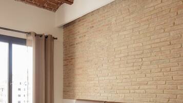 Una televisión de pantalla plana