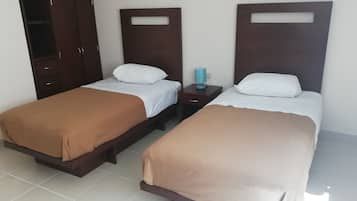 Standard Twin Room | Laptop workspace, iron/ironing board, free WiFi, bed sheets