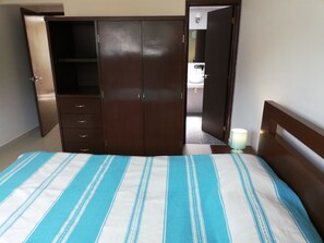 Kamar Double Tradisional | Ruang kerja ramah laptop, setrika/meja setrika, dan Wi-Fi gratis