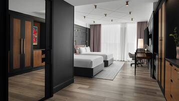 Premium bedding, in-room safe, desk, laptop workspace