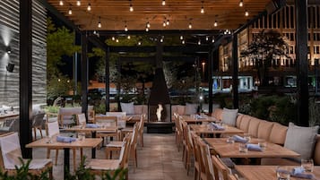 Breakfast, lunch, dinner served; local and international cuisine