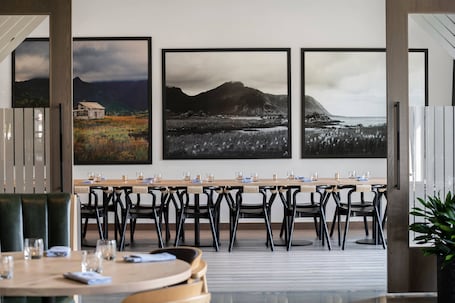 Breakfast, lunch, dinner served; local and international cuisine