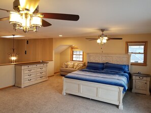 3 bedrooms, iron/ironing board, WiFi, bed sheets