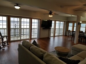 Televisión y reproductor de DVD 