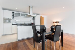 Apartment, 2 Bedrooms (A) | In-room dining
