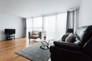 Apartment, 2 Bedrooms (A) | Living room