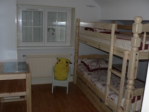 2 chambres, fer et planche Ă repasser