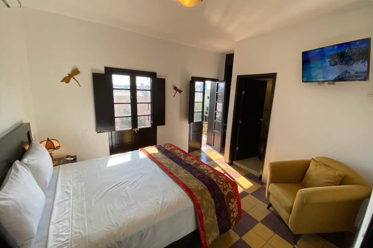 Deluxe Room, City View | Iron/ironing board, free WiFi, bed sheets