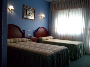 Free WiFi, bed sheets, wheelchair access - Hotel Internacional (O Porrino)