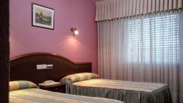 Twin Room | Free WiFi, bed sheets, wheelchair access