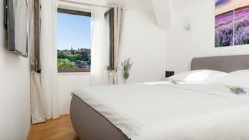 Appartement, 2 slaapkamers | Verduisterende gordijnen, geluiddichte muren